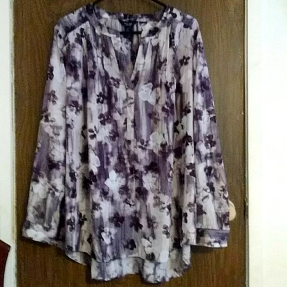 Vera Wang Tops - Simply Vera Wang blouse